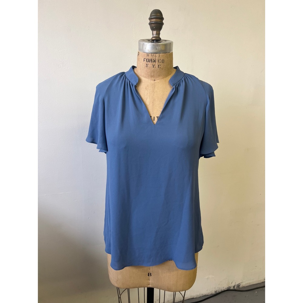 White House Black Market Blue Keyhole Mock Neck Flutter Sleeve Blouse Size 4